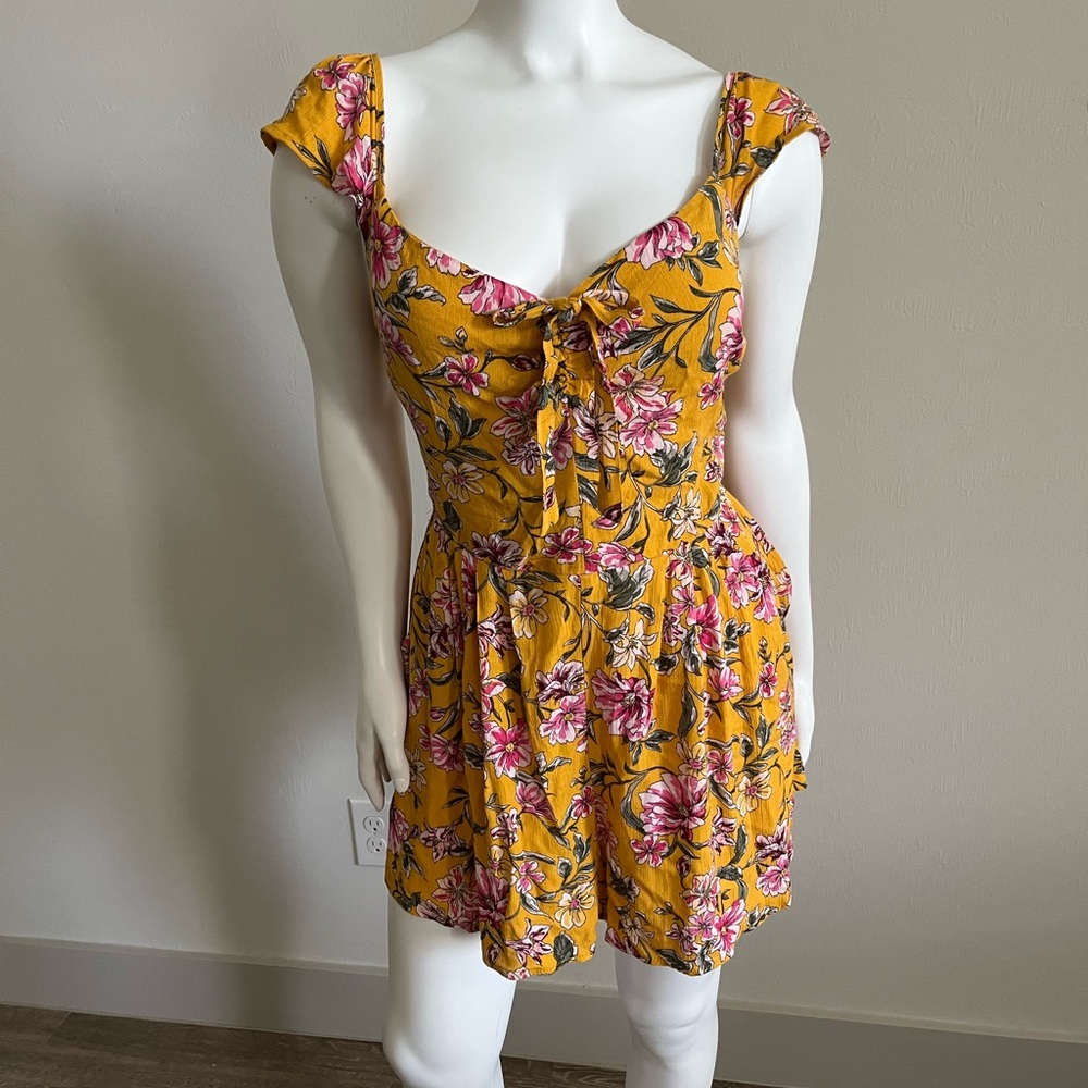 Target Size Large WITH TAGS, yellow, romper